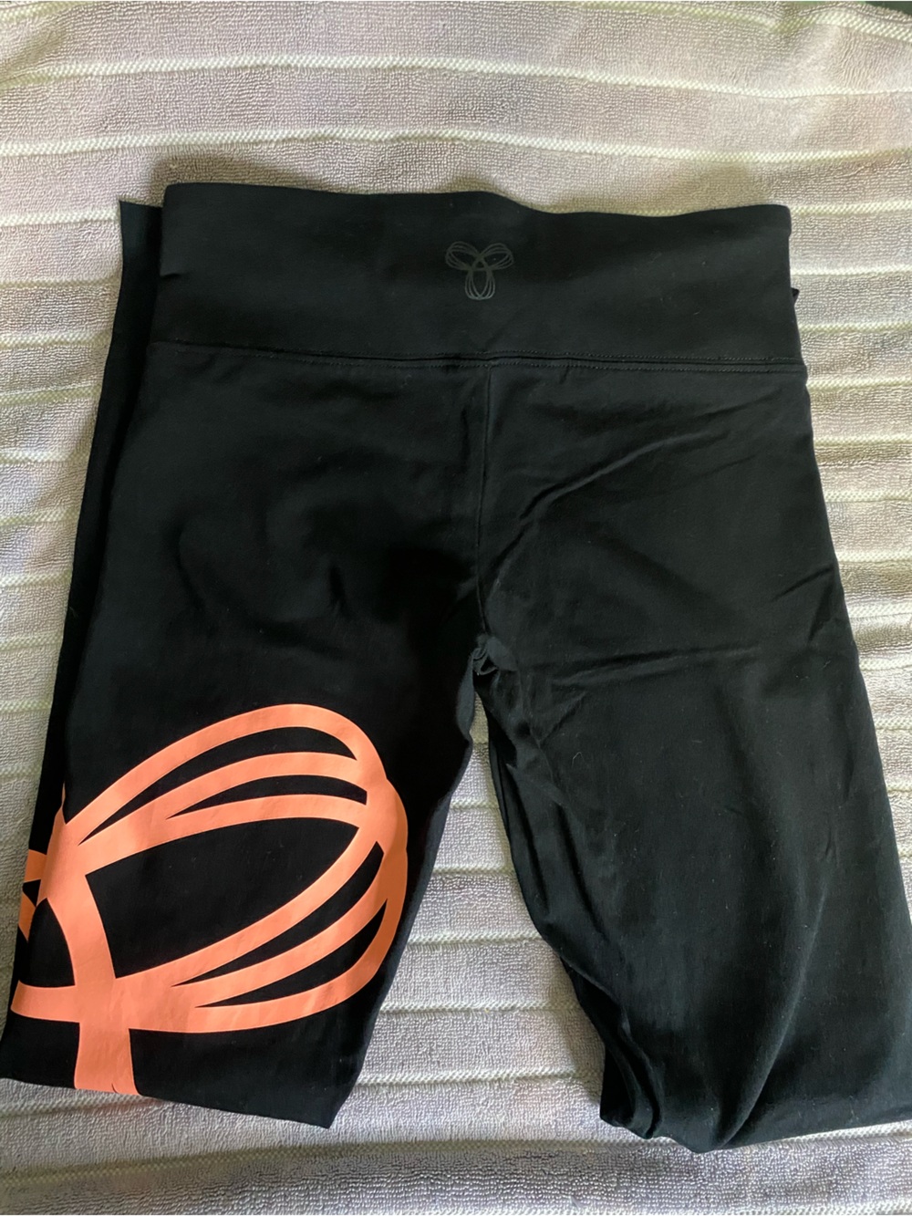 Aritzia Tna Black Graphic High Rise Leggings Peach Logo Size xs EUC